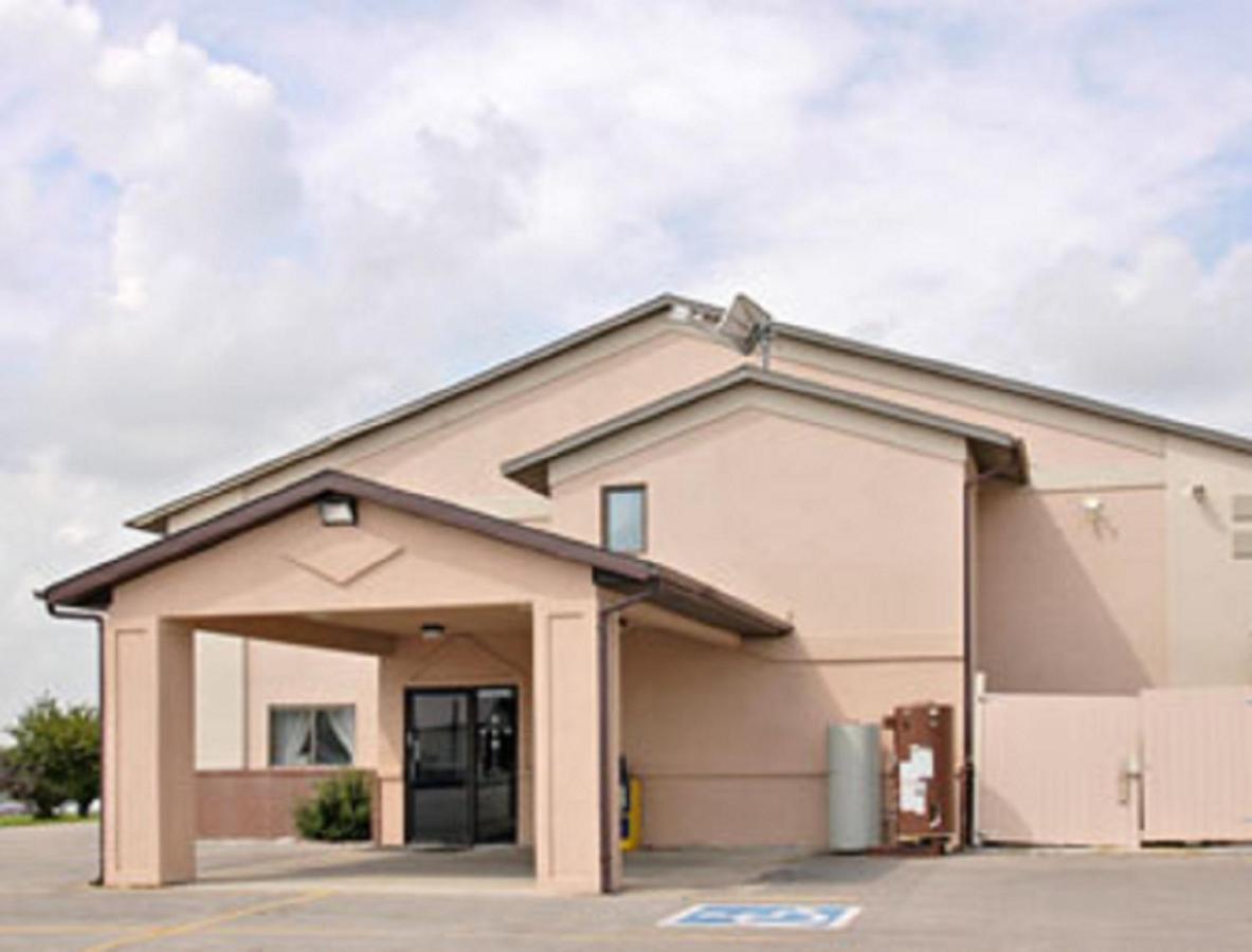 Super 8 By Wyndham Osceola Ia Motel Luaran gambar