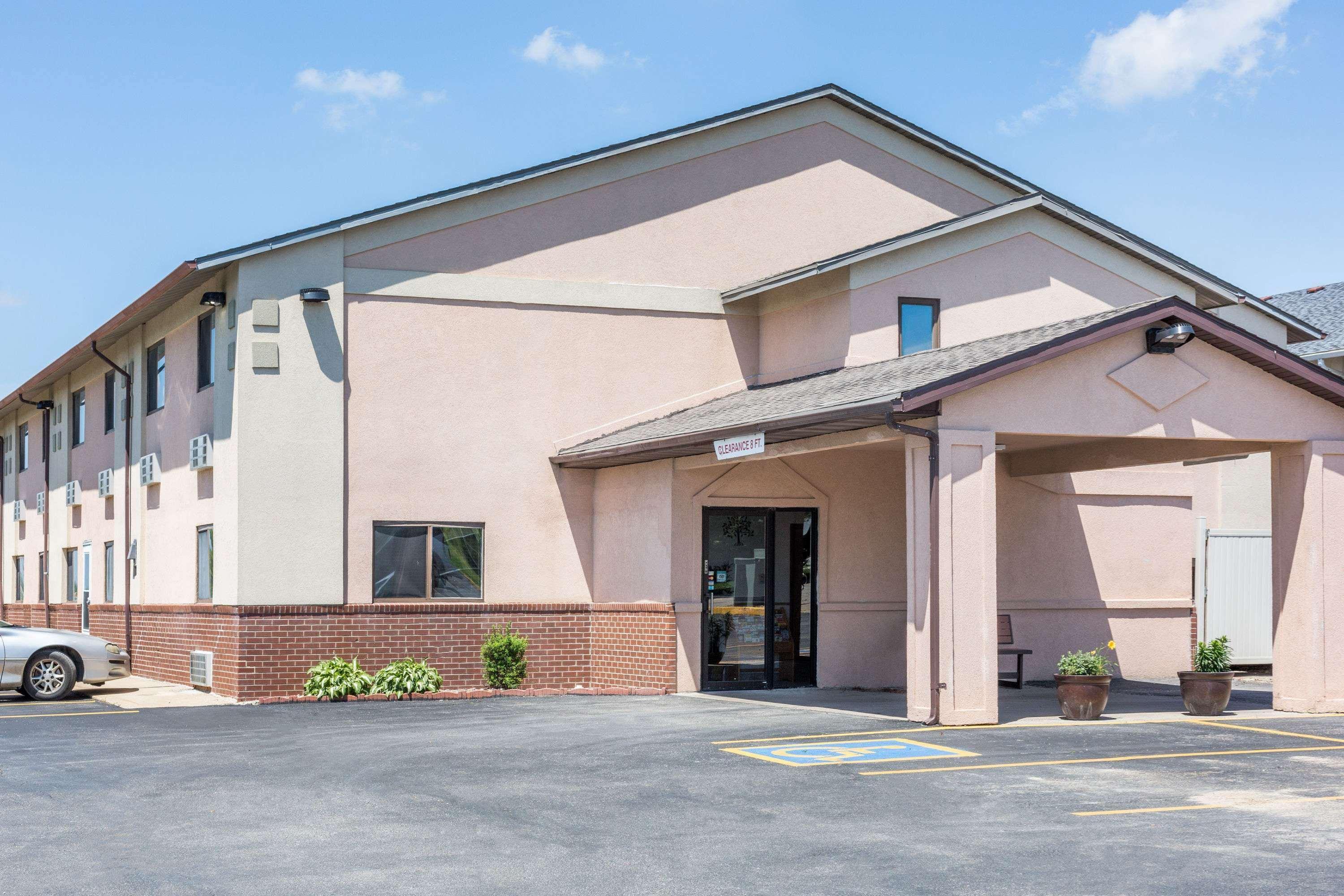 Super 8 By Wyndham Osceola Ia Motel Luaran gambar