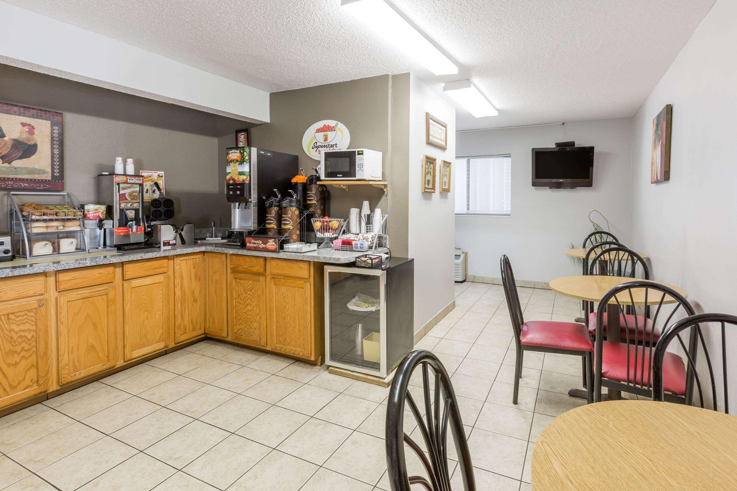 Super 8 By Wyndham Osceola Ia Motel Luaran gambar
